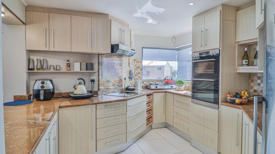 4 Bedroom Property for Sale in Perlemoenbaai Western Cape